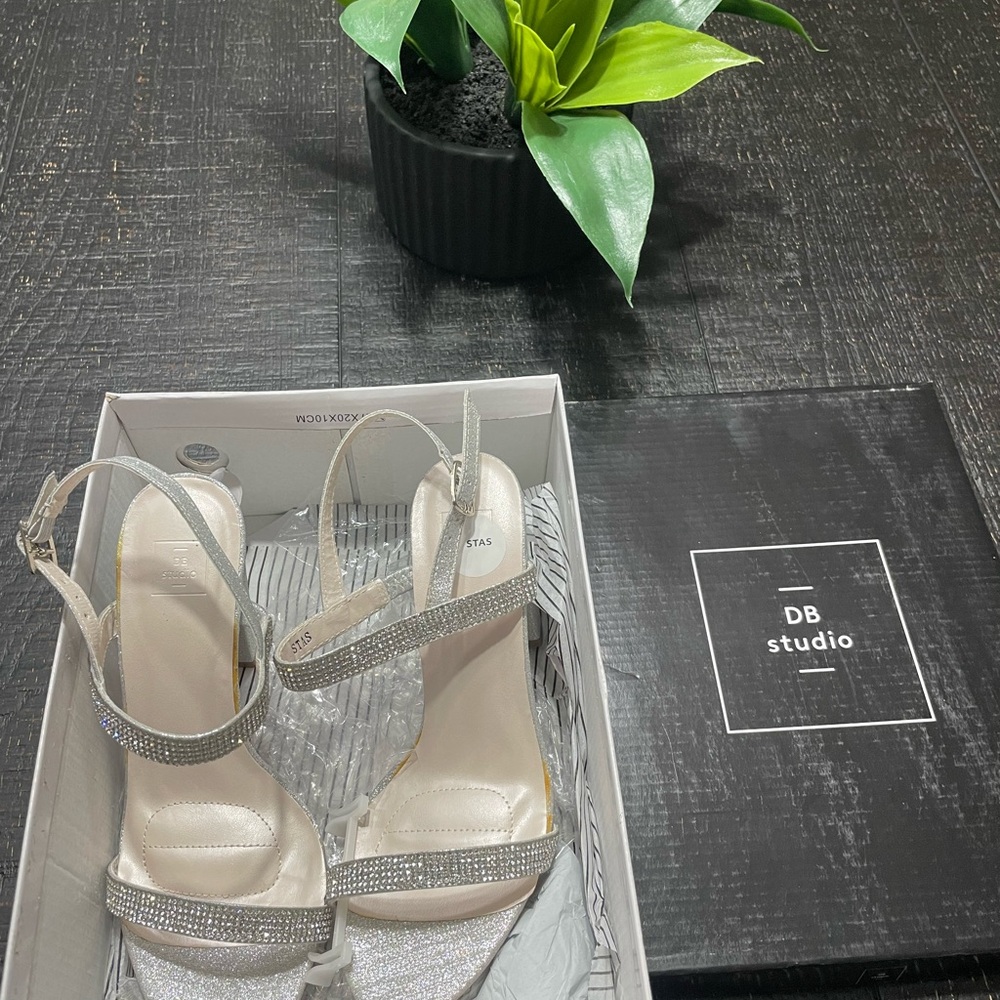 Stay Shoes - Picture 2 of 3
